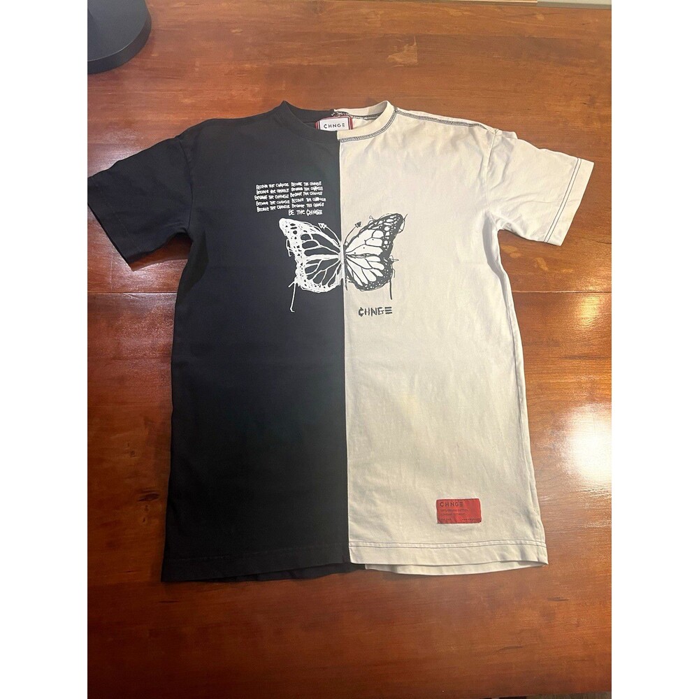 CHNGE Black/White Split Butterfly Graphic Crewneck Short Sleeve T-Shirt L